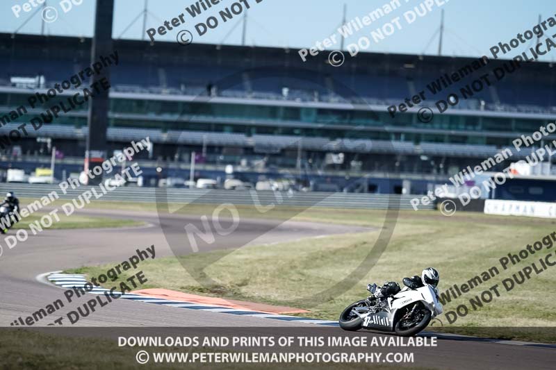 Rockingham no limits trackday;enduro digital images;event digital images;eventdigitalimages;no limits trackdays;peter wileman photography;racing digital images;rockingham raceway northamptonshire;rockingham trackday photographs;trackday digital images;trackday photos